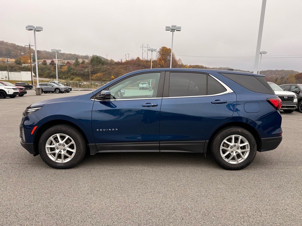 2022 Chevrolet Equinox LT photo 2