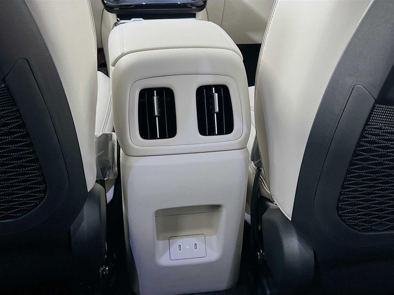2025 Hyundai Tucson Limited photo 3
