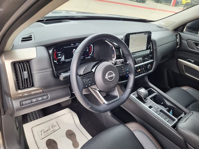2024 Nissan Pathfinder Platinum photo 12