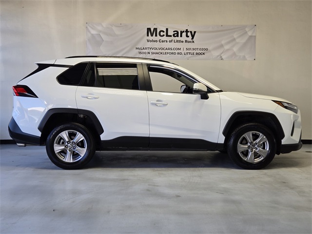 2023 Toyota RAV4 XLE photo 2