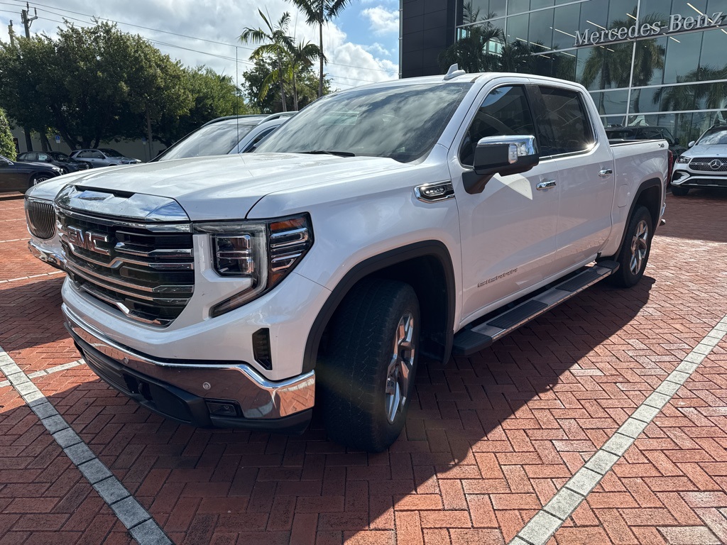 2023 GMC Sierra 1500 SLT's photo