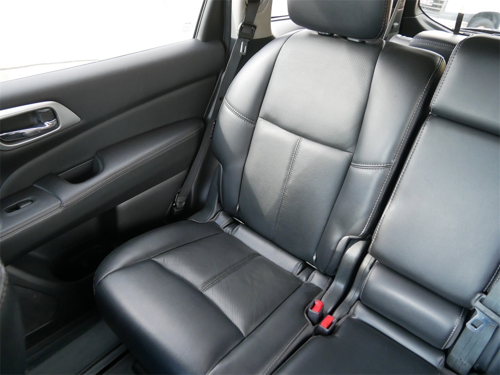 2019 Nissan Pathfinder Platinum photo 14