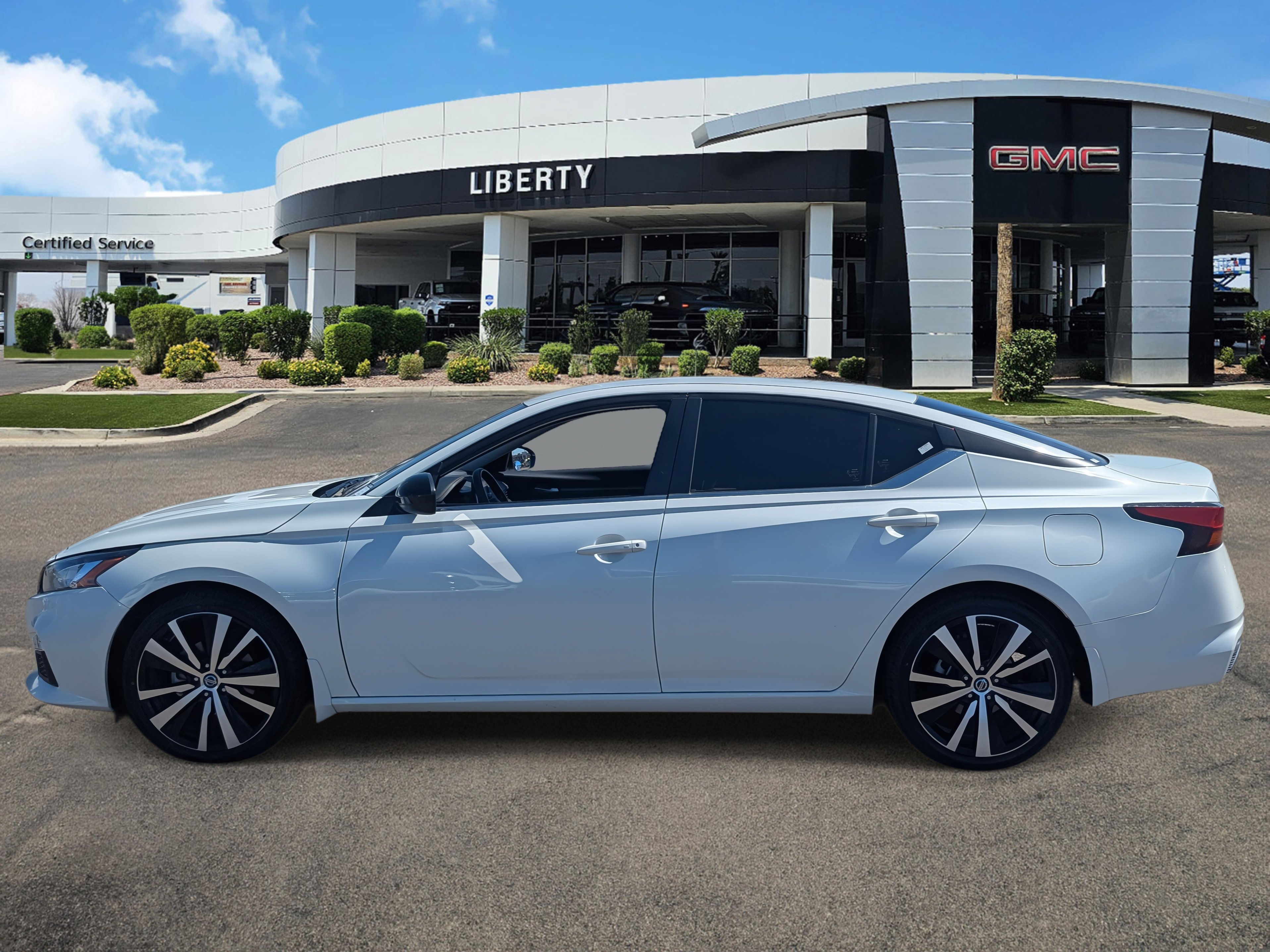 2022 Nissan Altima 2.5 SR photo 11