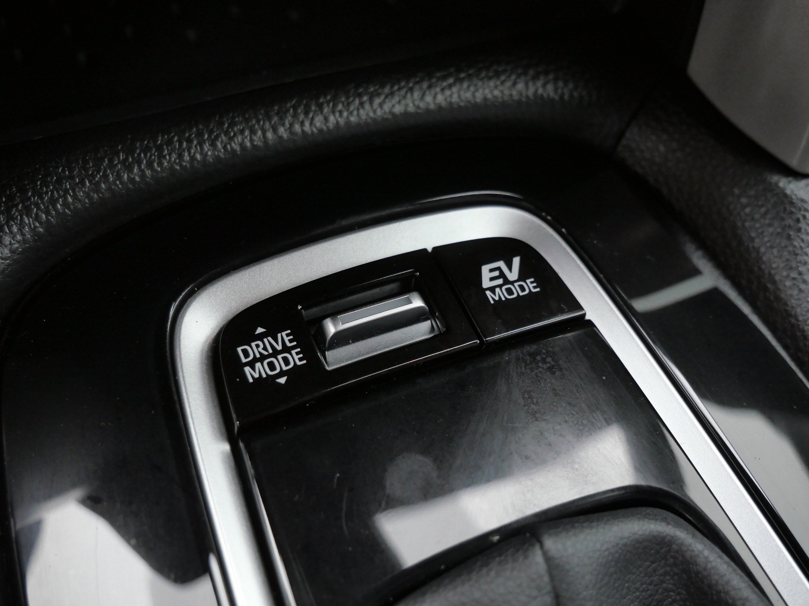 2024 Toyota Corolla Cross Hybrid S photo 30