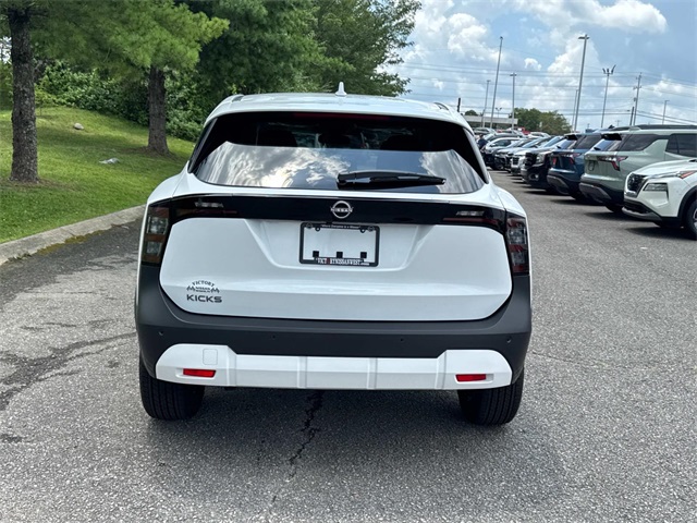 2025 Nissan Kicks SV photo 2