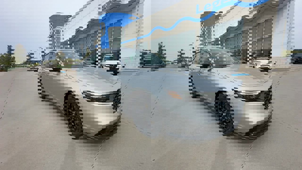 2025 Honda Accord 1.5T photo 2