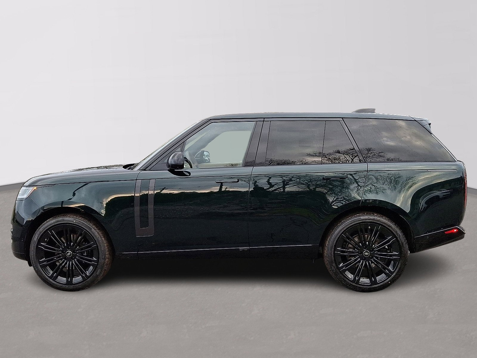 2025 Land Rover Range Rover SE photo 4