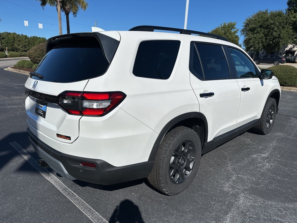 2025 Honda Pilot TrailSport photo 3