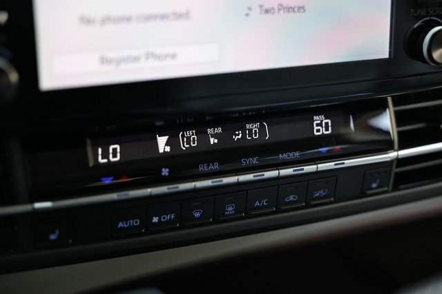 2024 Toyota Sienna XLE photo 35