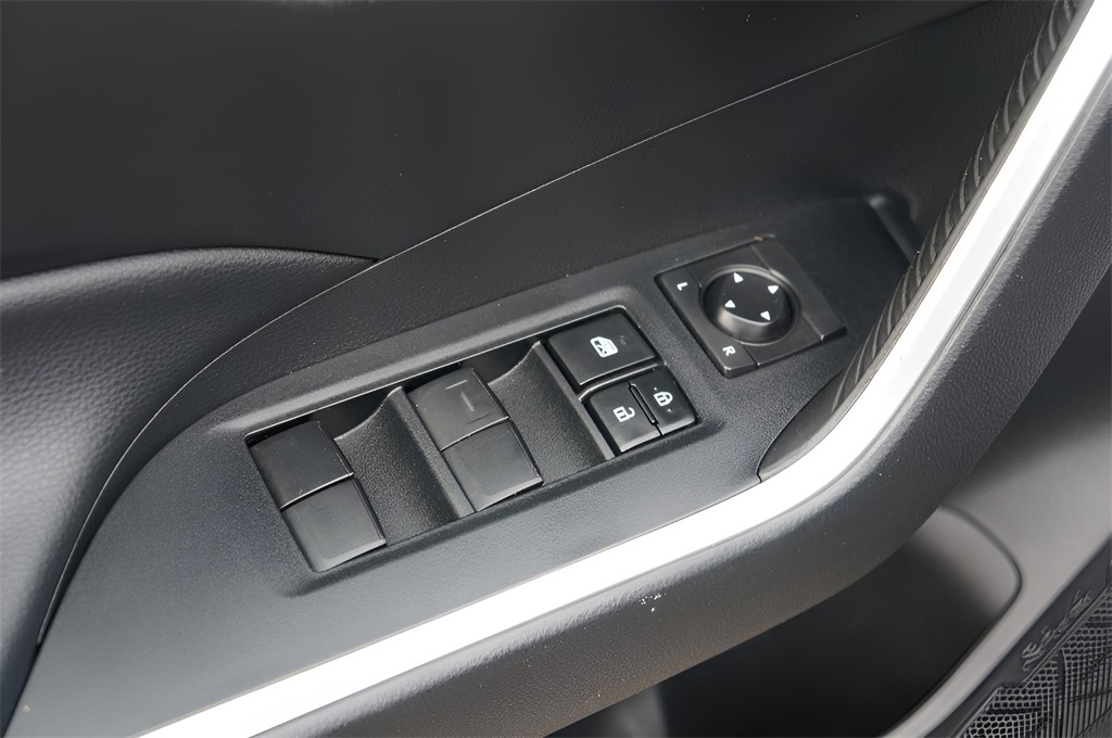 2021 Toyota RAV4 Hybrid LE photo 11