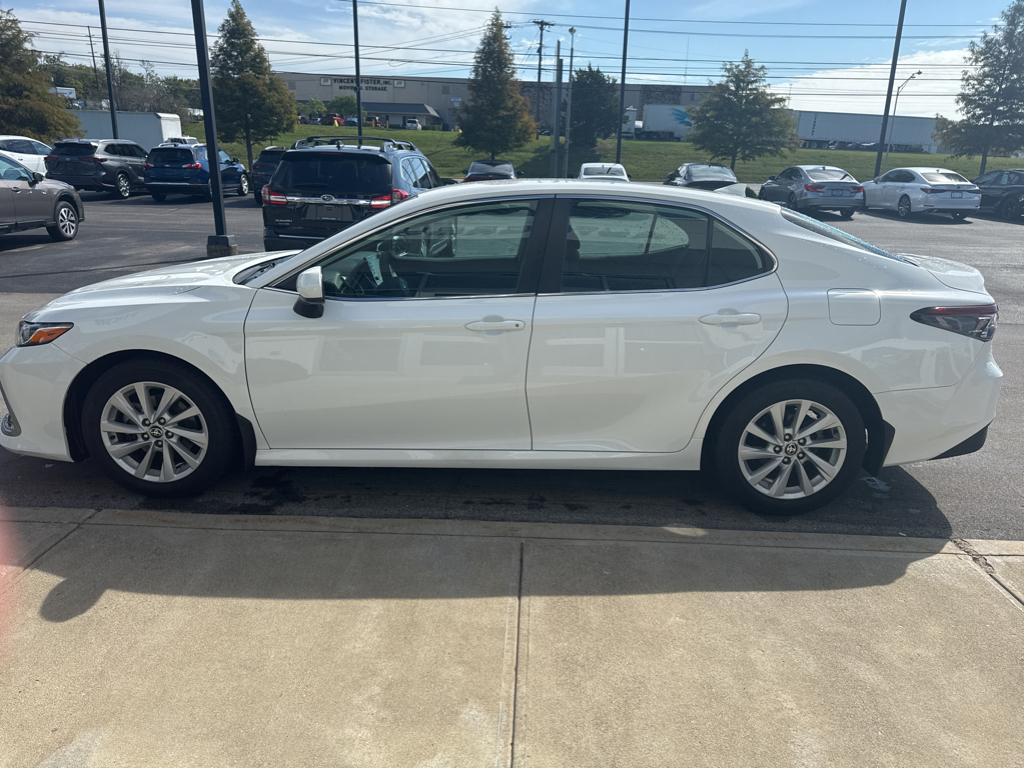 2022 Toyota Camry LE photo 6