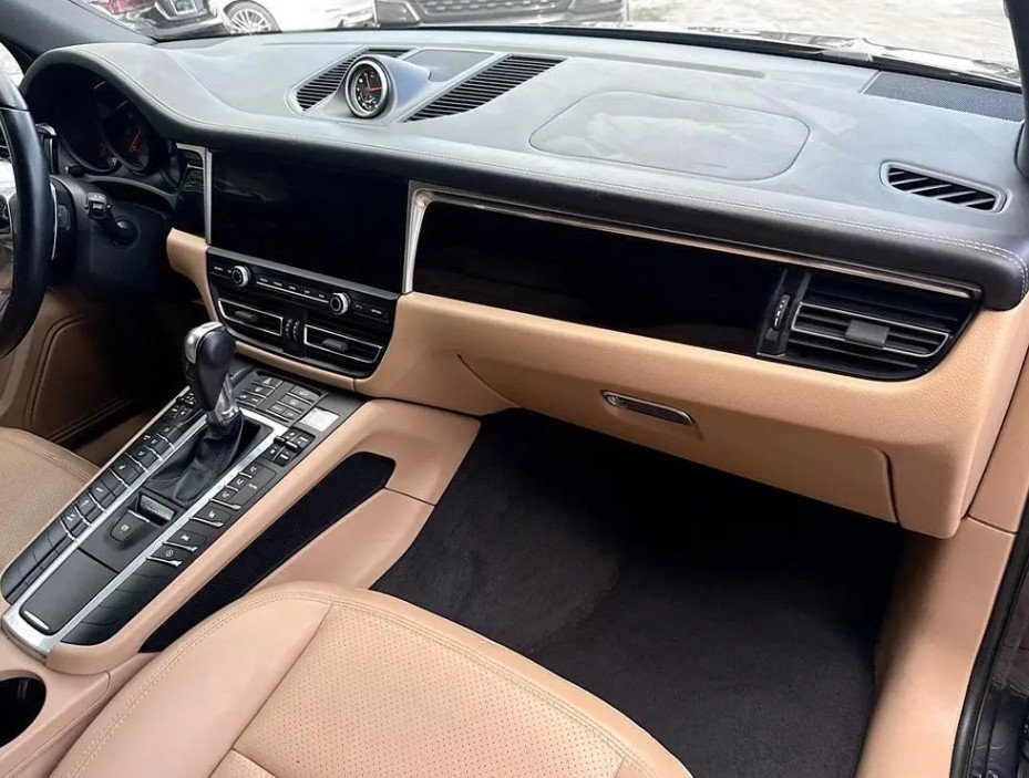 2021 PORSCHE MACAN - Image 10