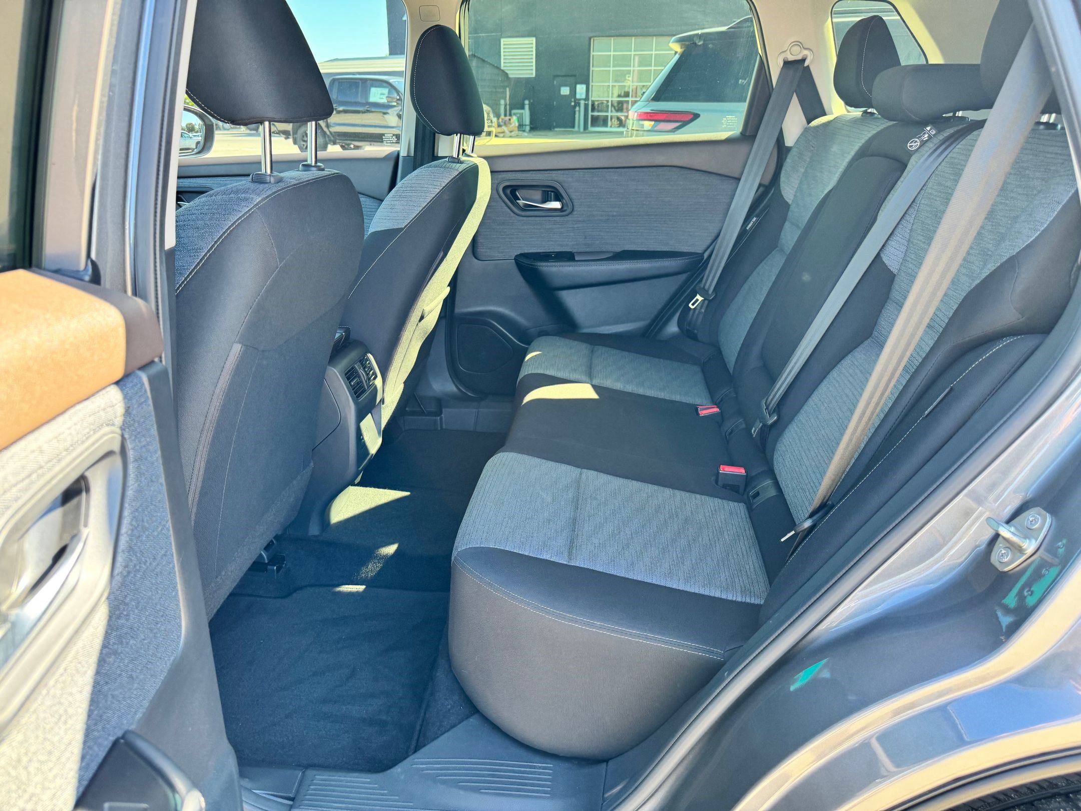 2023 Nissan Rogue SV photo 10