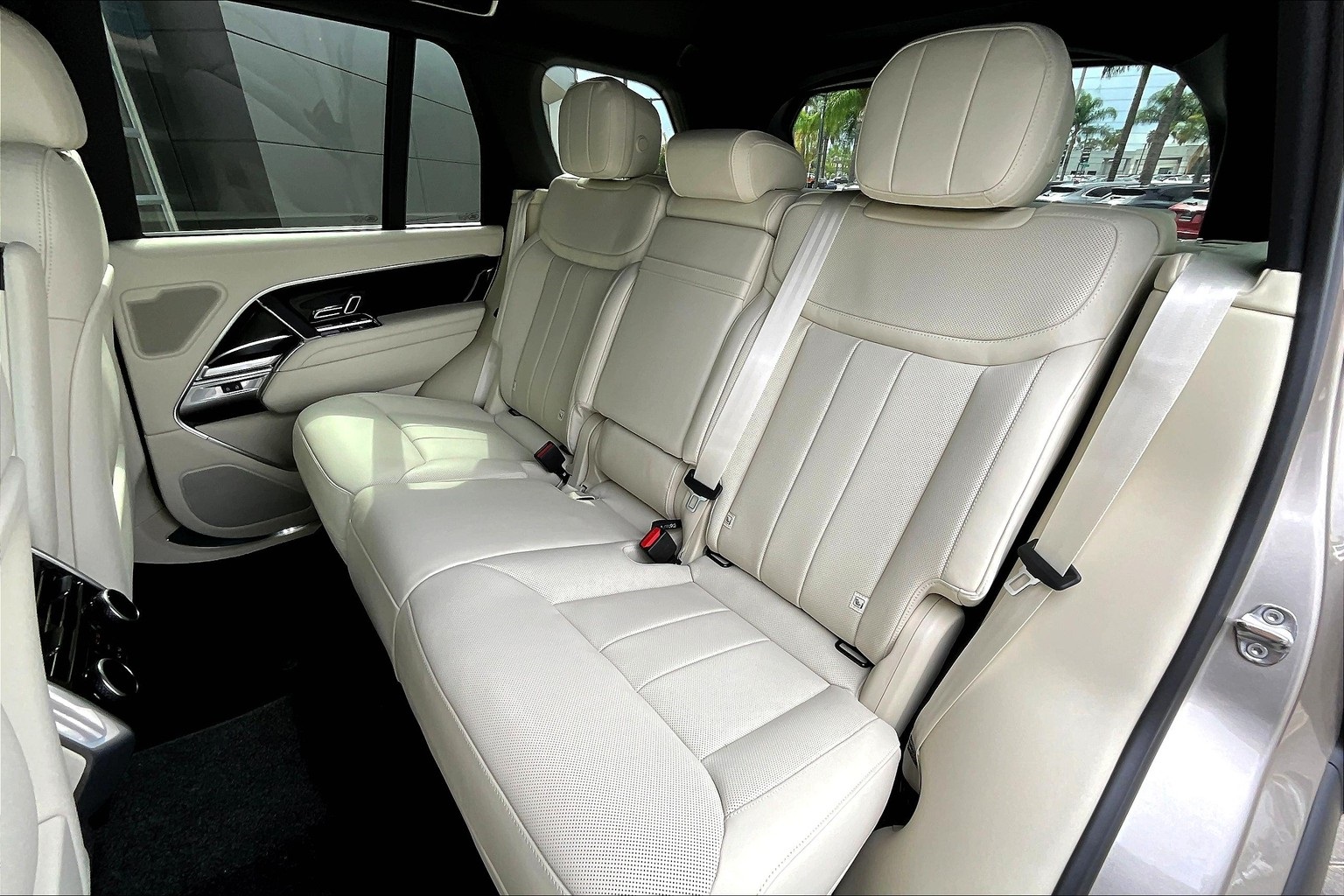 2025 Land Rover Range Rover SE photo 10