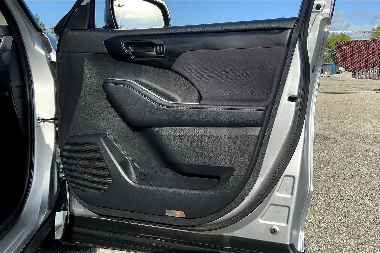 2024 Toyota Highlander LE photo 21