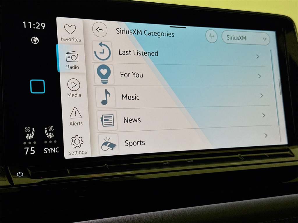 2025 Volkswagen Atlas Cross Sport SEL R-Line photo 27