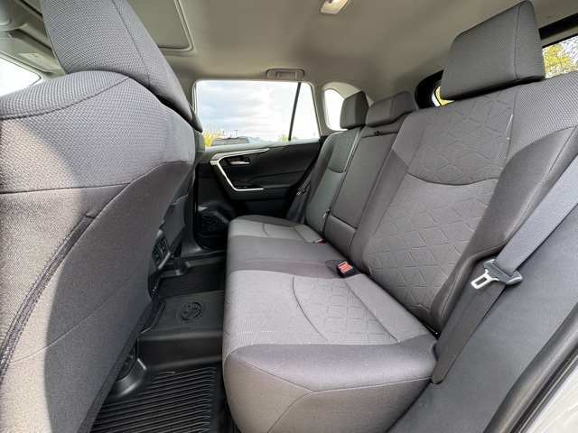 2022 Toyota RAV4 XLE photo 27