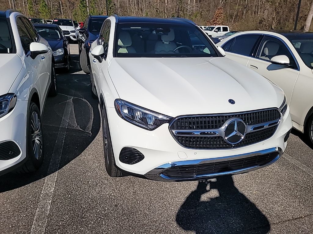 2025 Mercedes-Benz GLC Base's photo