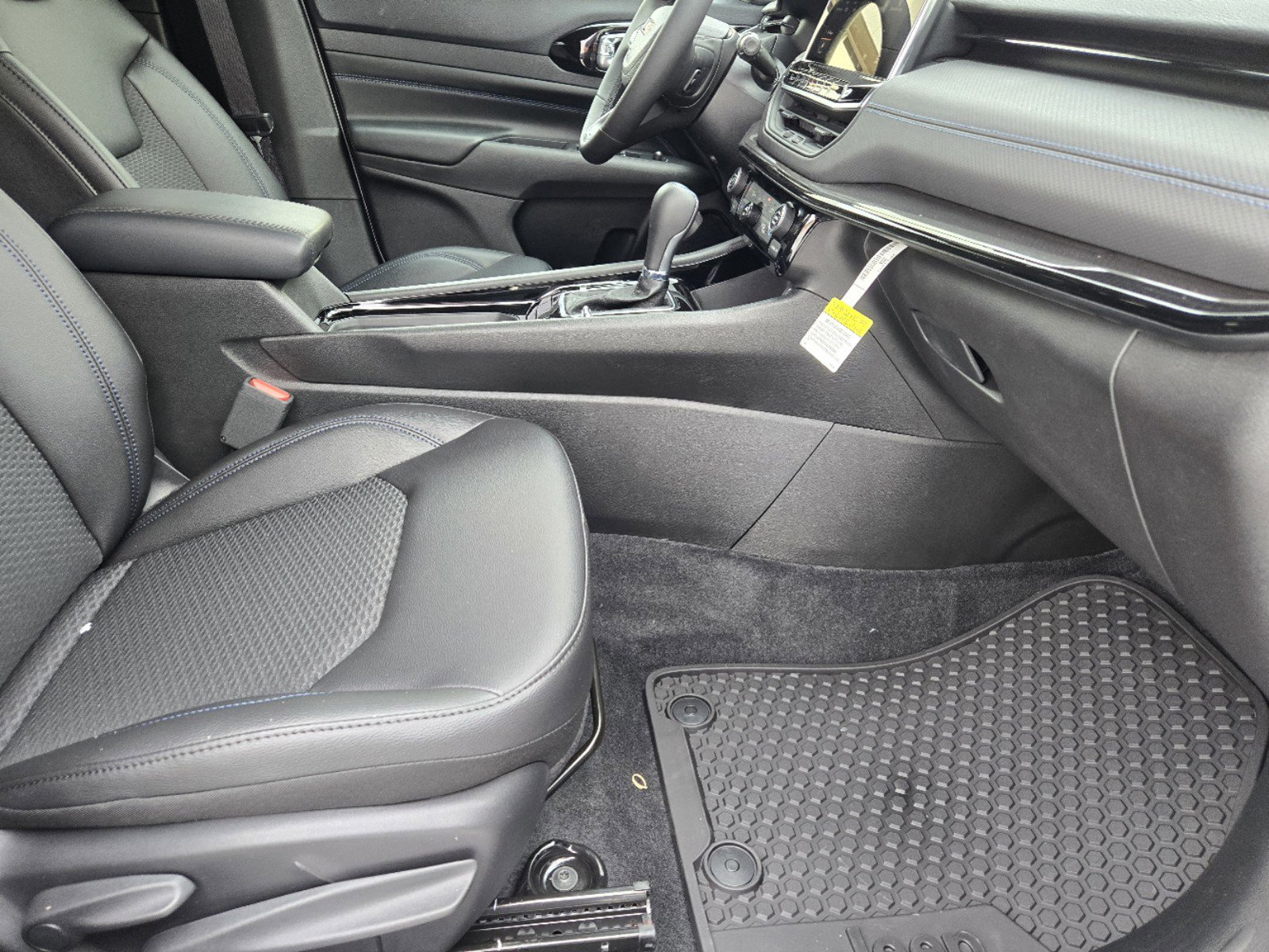 2025 Jeep Compass North Edition Latitude photo 9