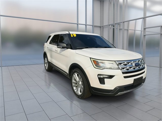 2019 Ford Explorer XLT photo 2