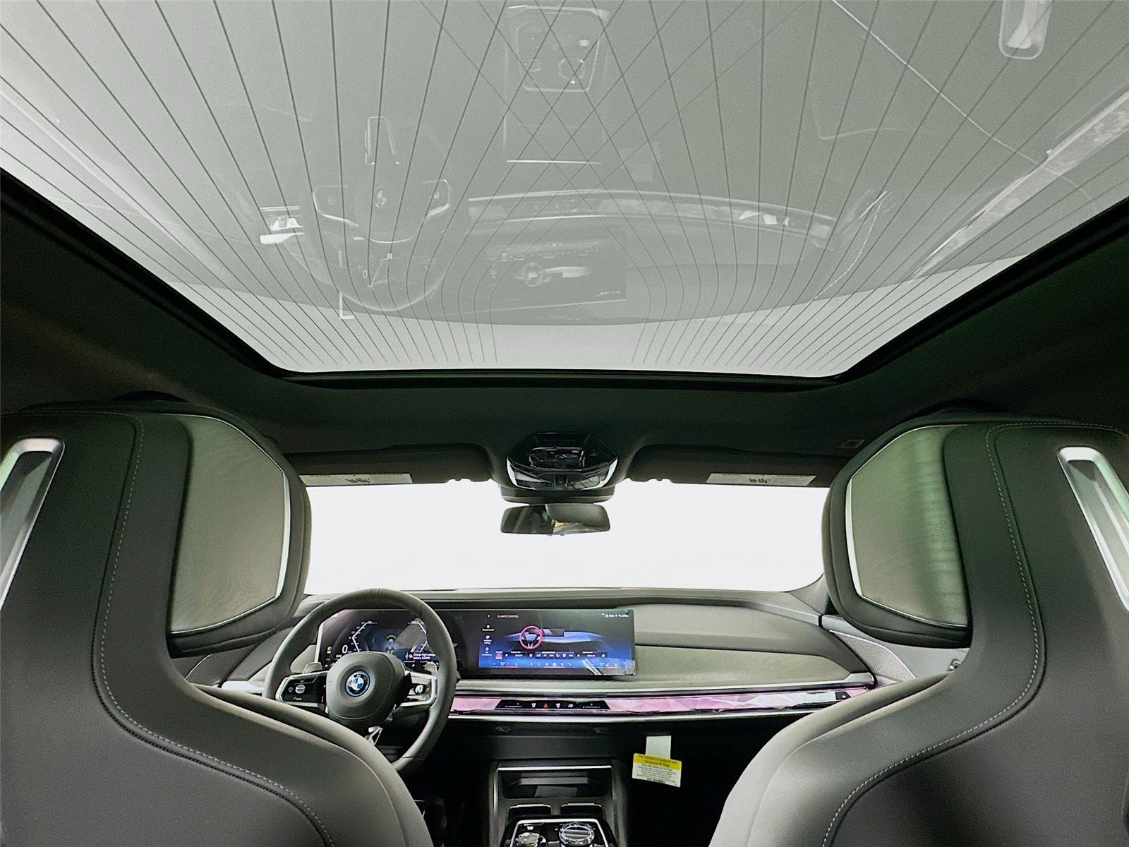 2026 Bmw 750e photo 18