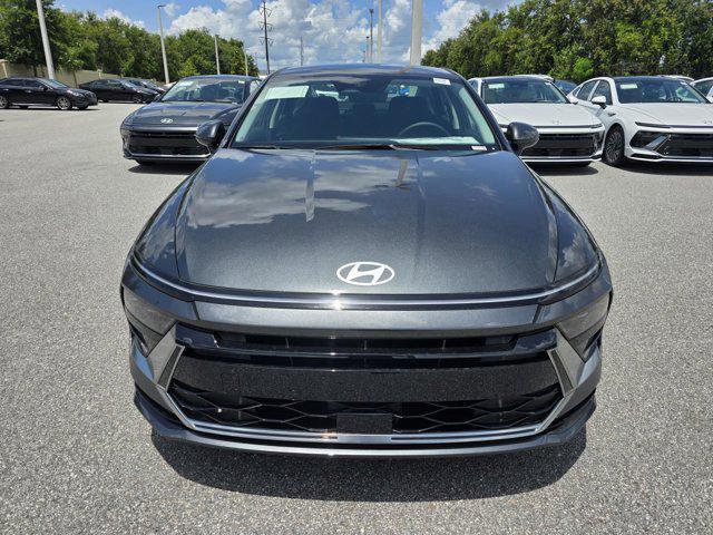 2025 Hyundai Sonata Hybrid SEL photo 2