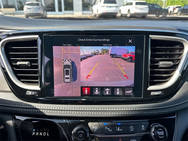 2025 Chrysler Pacifica photo 24