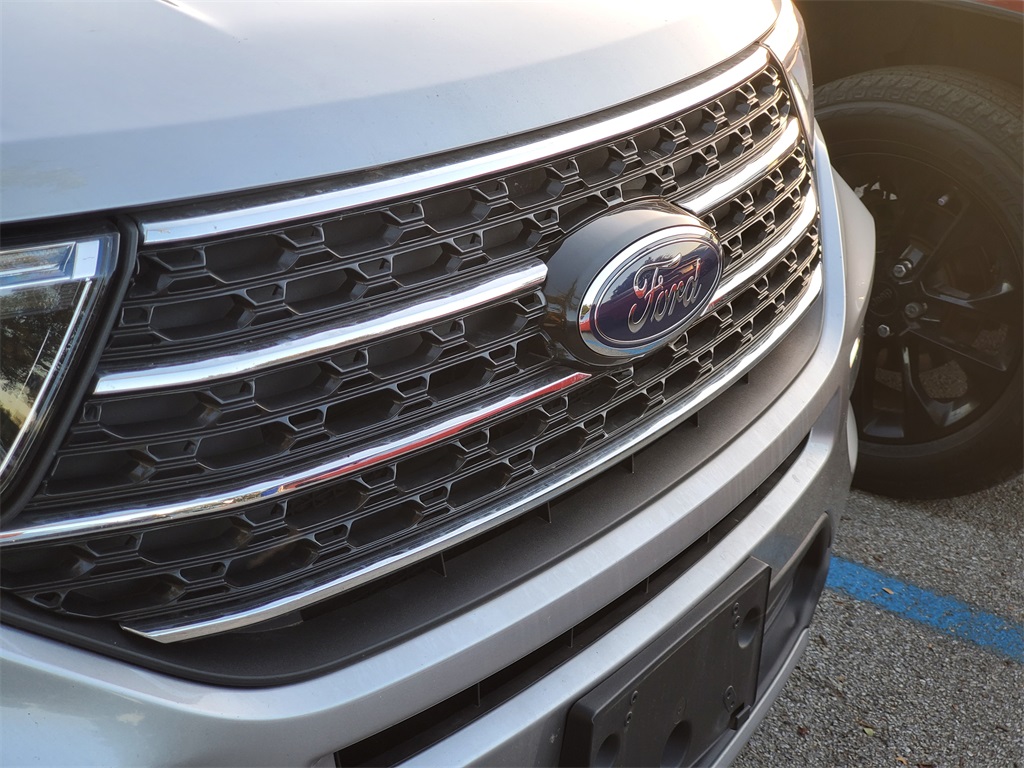 2024 Ford Explorer XLT photo 3