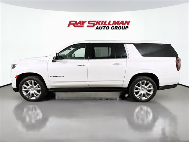 2023 Chevrolet Suburban High Country photo 4