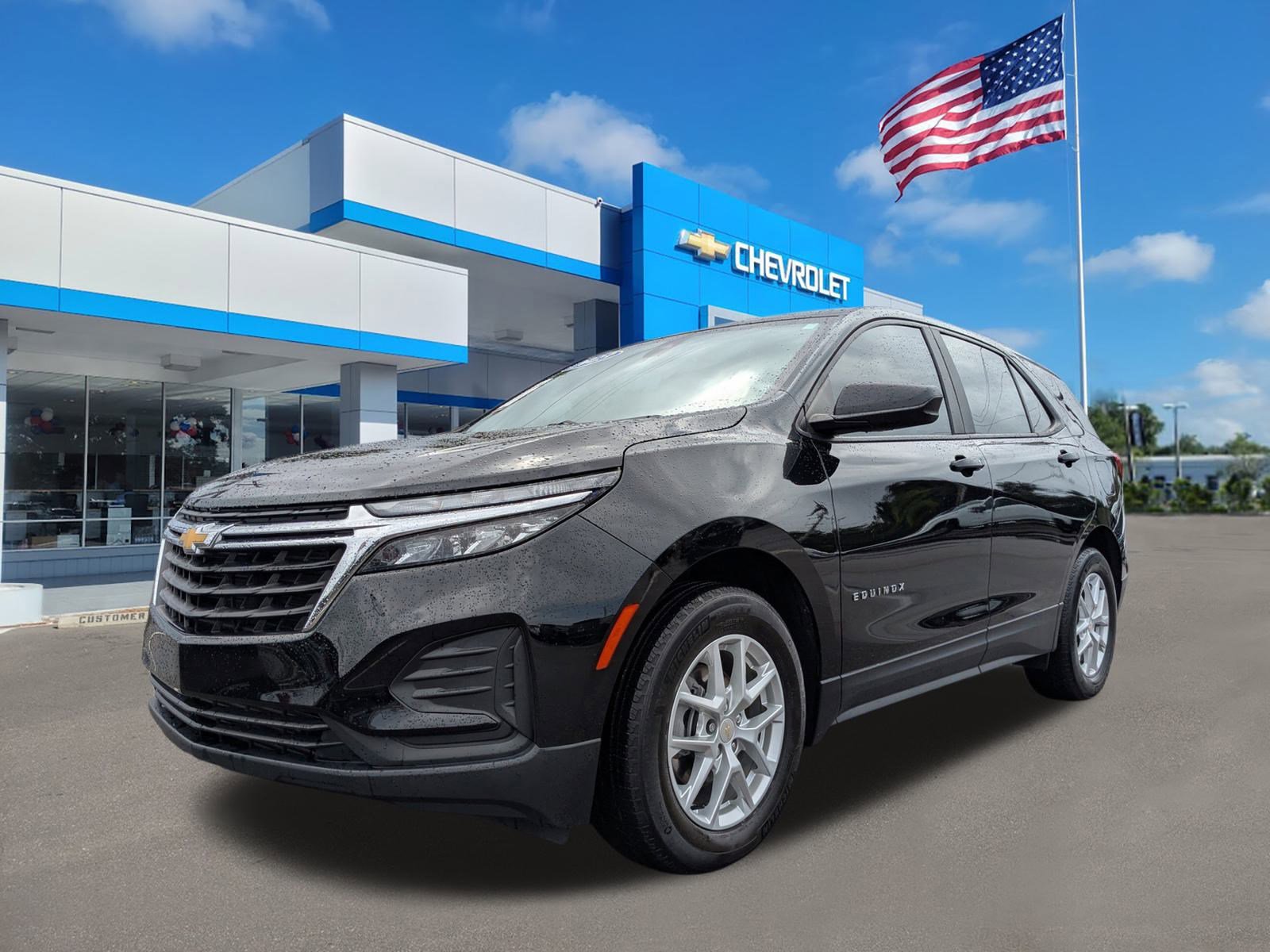 2023 Chevrolet Equinox LS photo 3