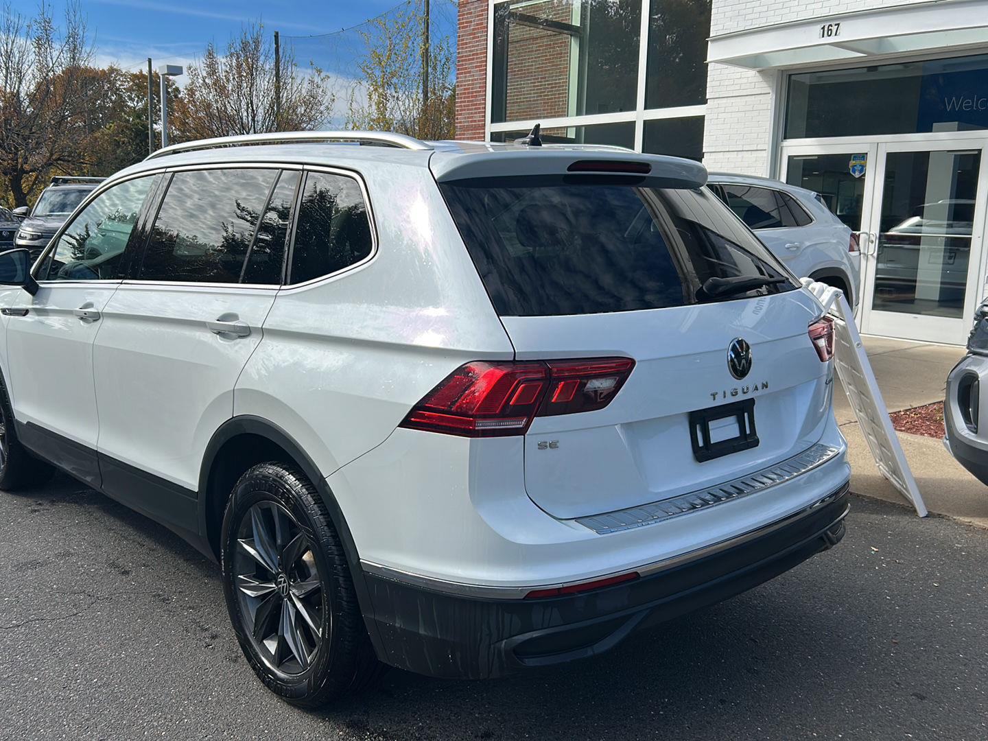 2023 Volkswagen Tiguan SE photo 2