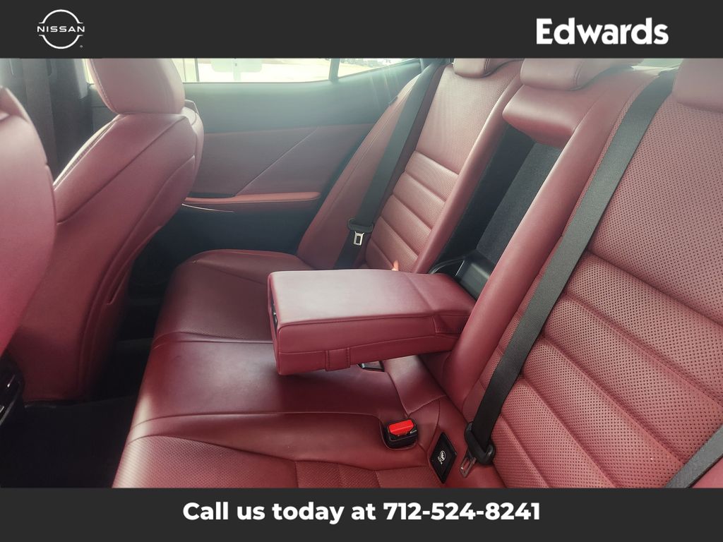 2016 Lexus IS 350 photo 13