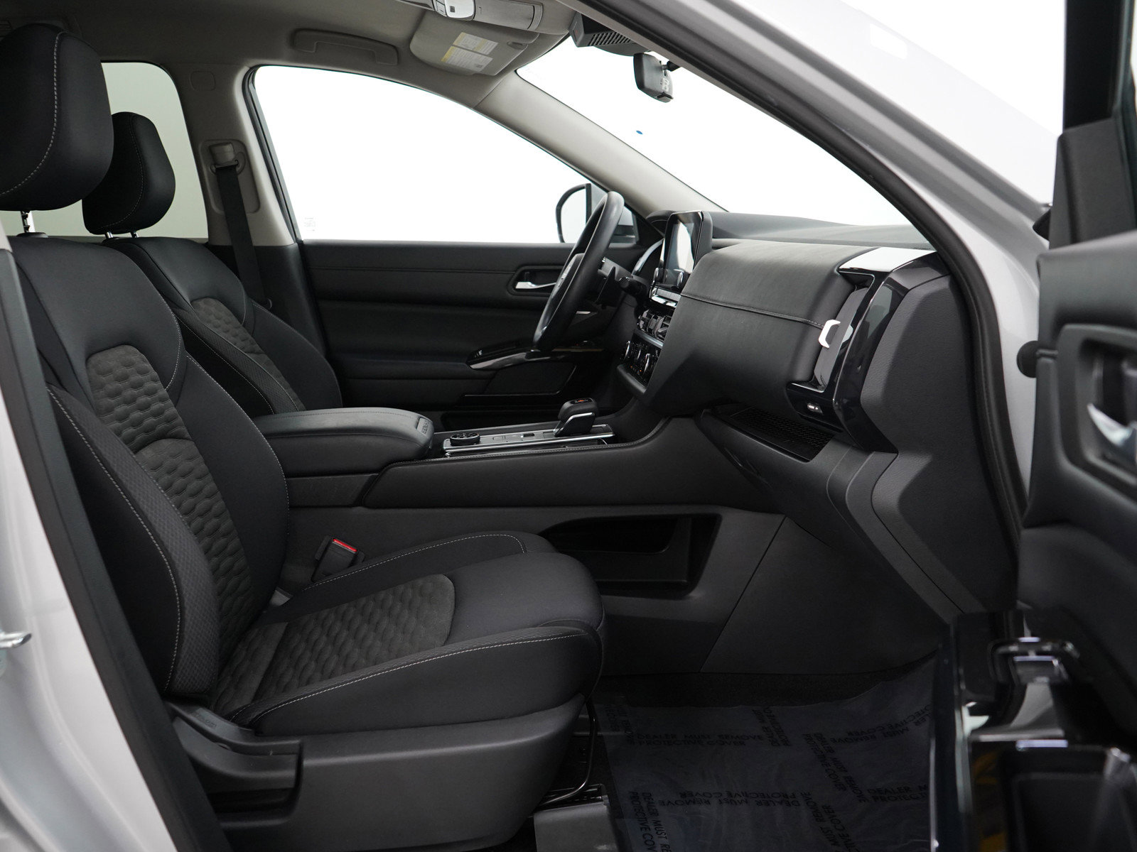 2022 Nissan Pathfinder S photo 10