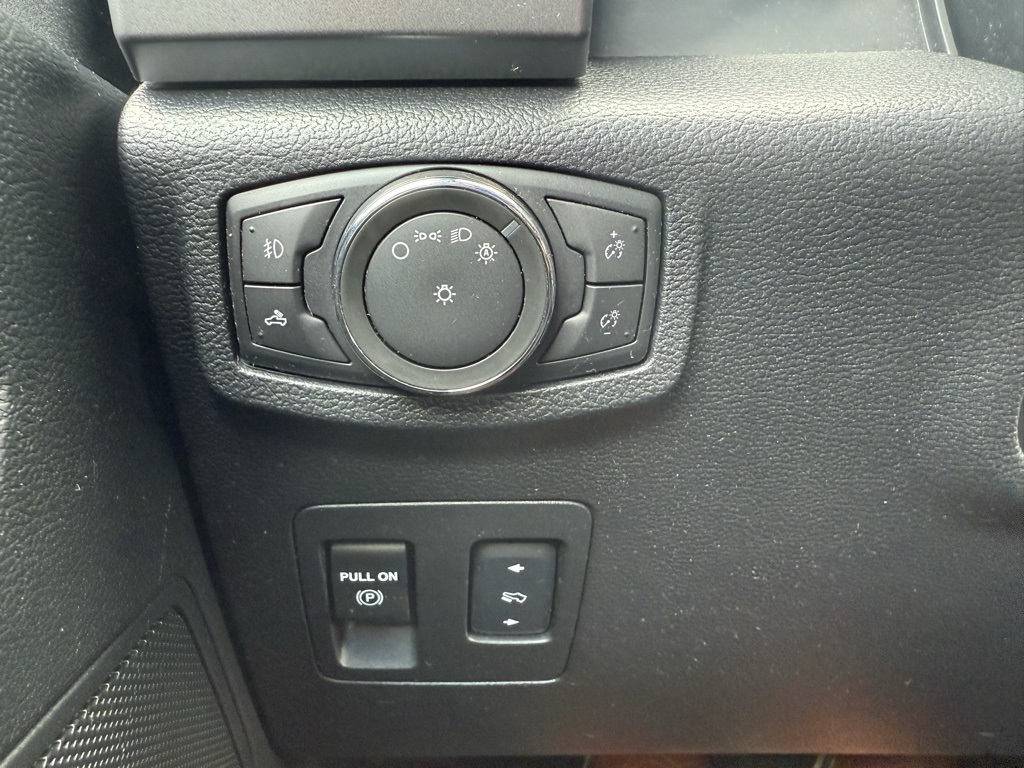 2016 Ford F-150 XLT photo 41