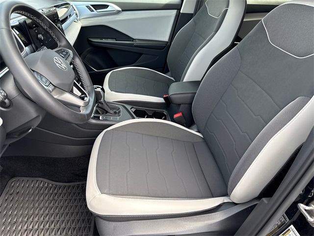 2025 Volkswagen Taos SE photo 26