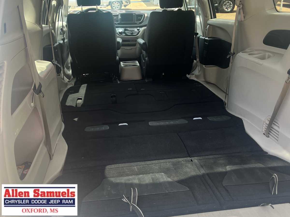 2023 Chrysler Voyager LX photo 39