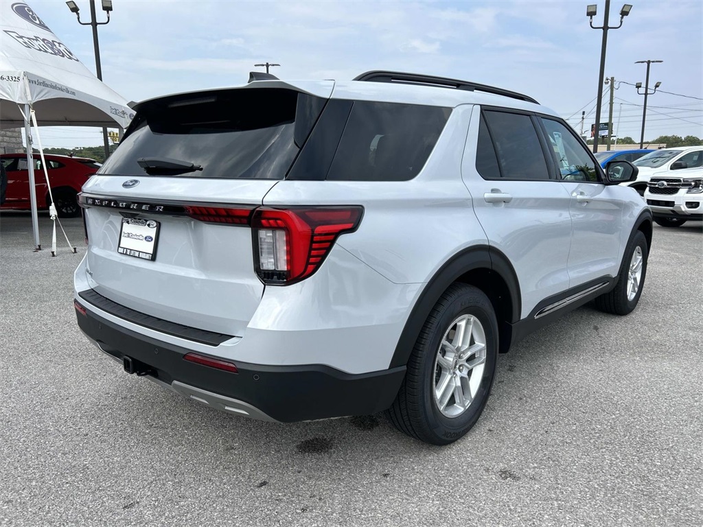 2025 Ford Explorer photo 4
