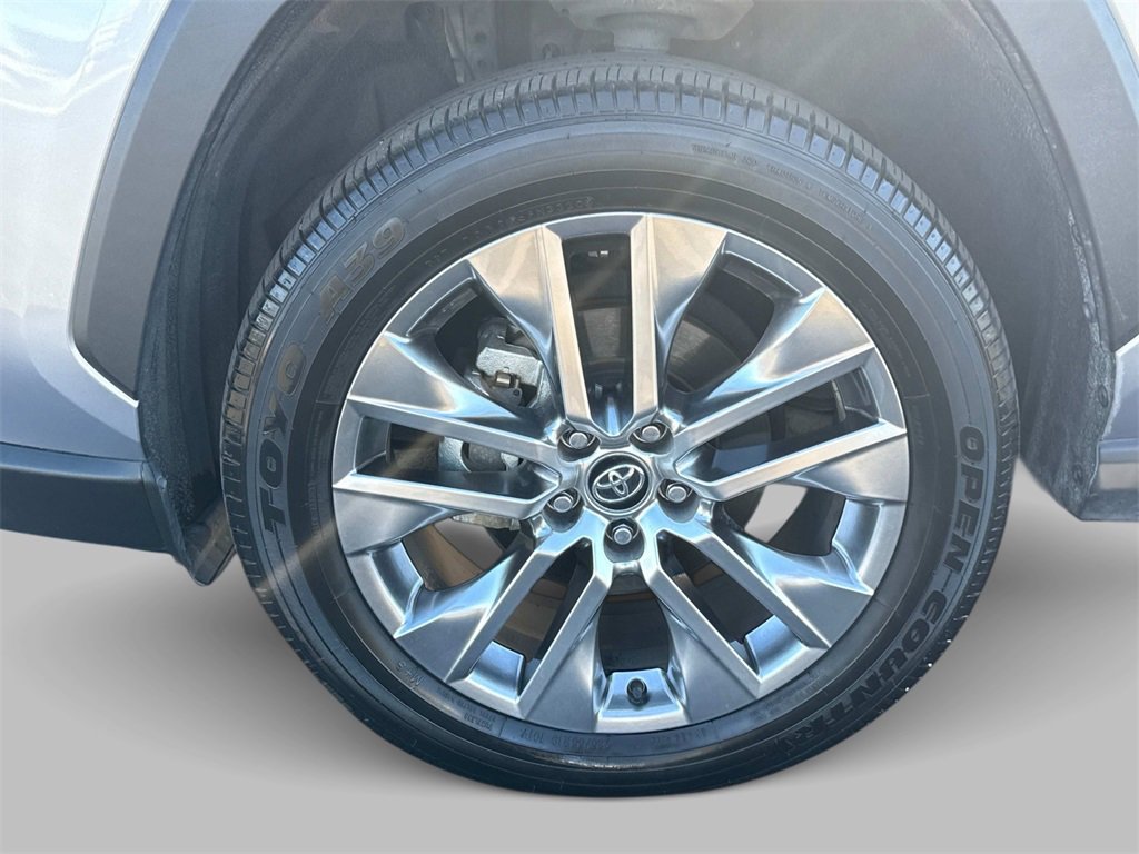 2020 Toyota RAV4 XLE Premium photo 10
