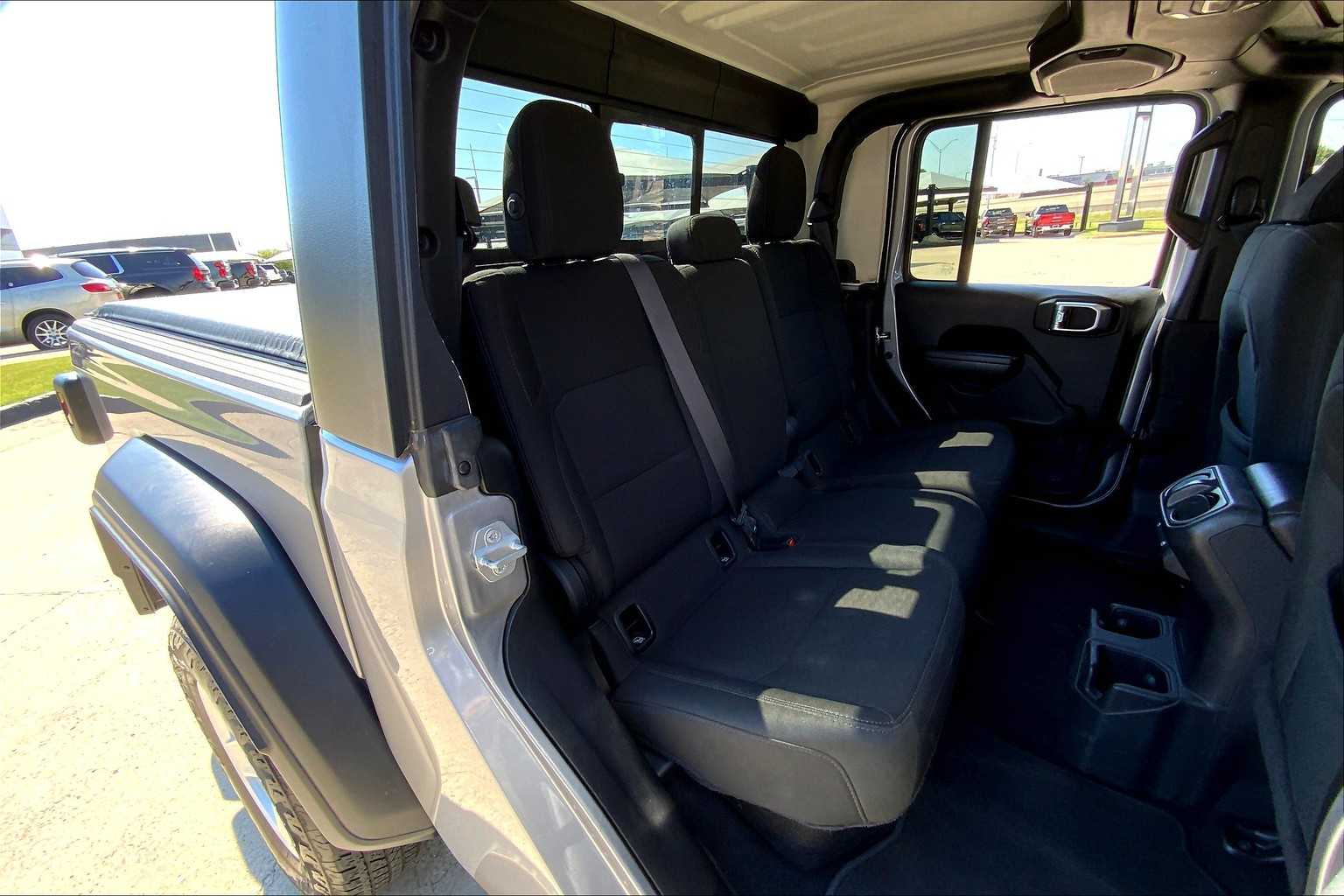 2020 Jeep Gladiator Sport S photo 16