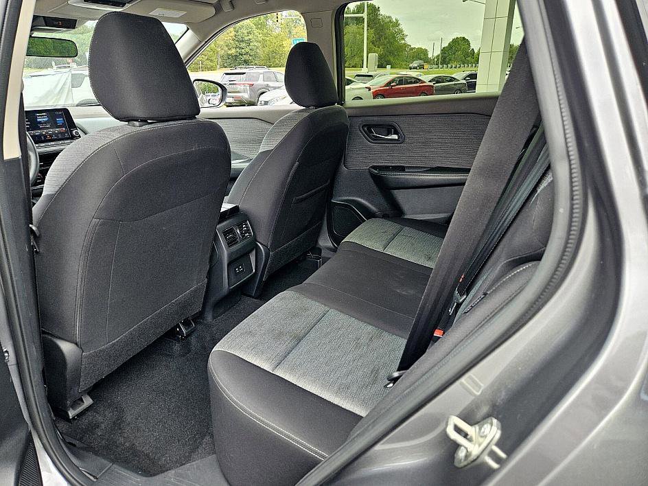 2023 Nissan Rogue SV photo 8