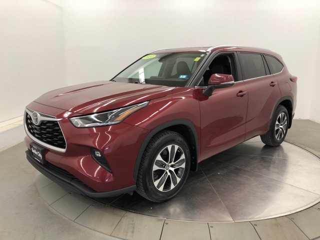 2021 Toyota Highlander XLE photo 3