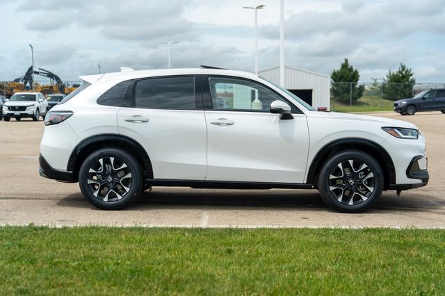 2026 Honda HR-V EX-L photo 3