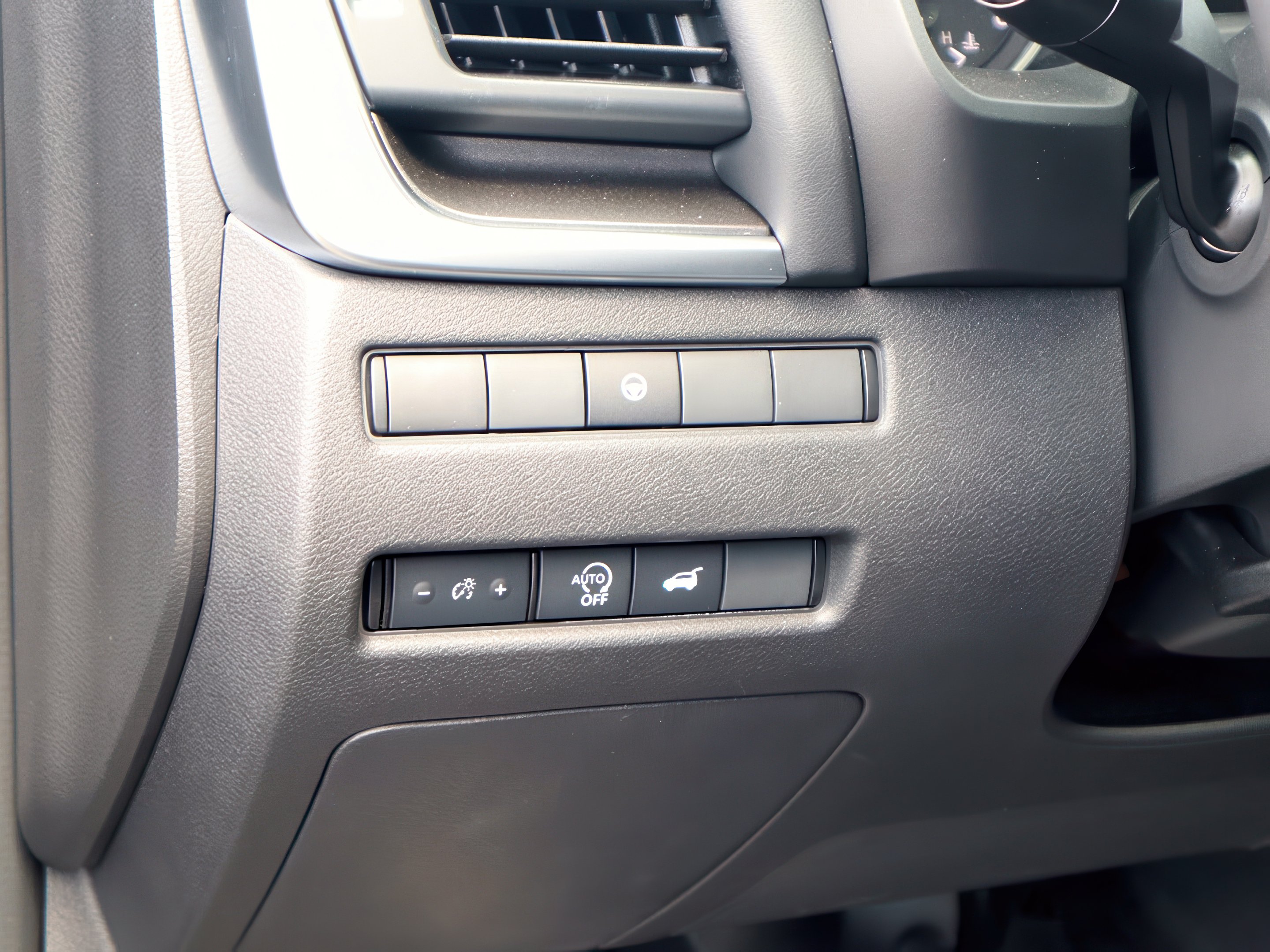 2025 Nissan Rogue SV photo 16