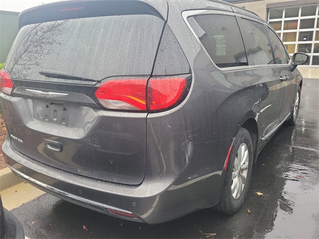 2017 Chrysler Pacifica Touring L photo 4