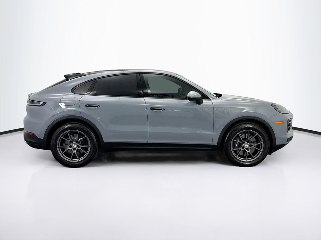 2025 Porsche Cayenne Coupe Base photo 3