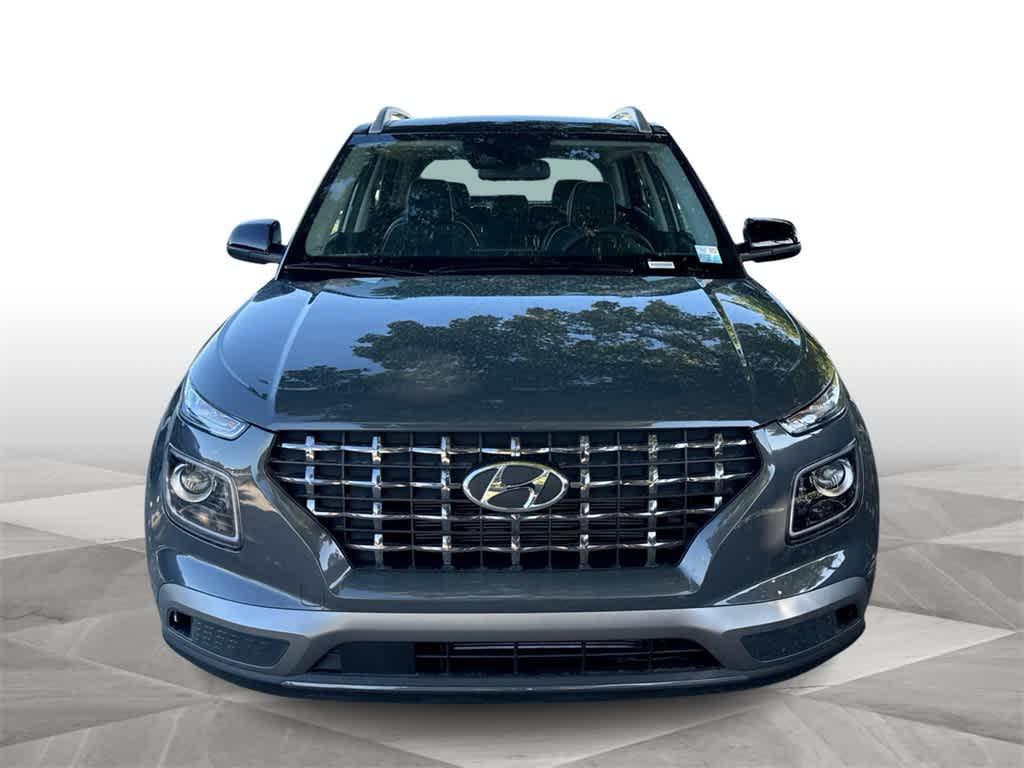 2025 Hyundai Venue Limited photo 2