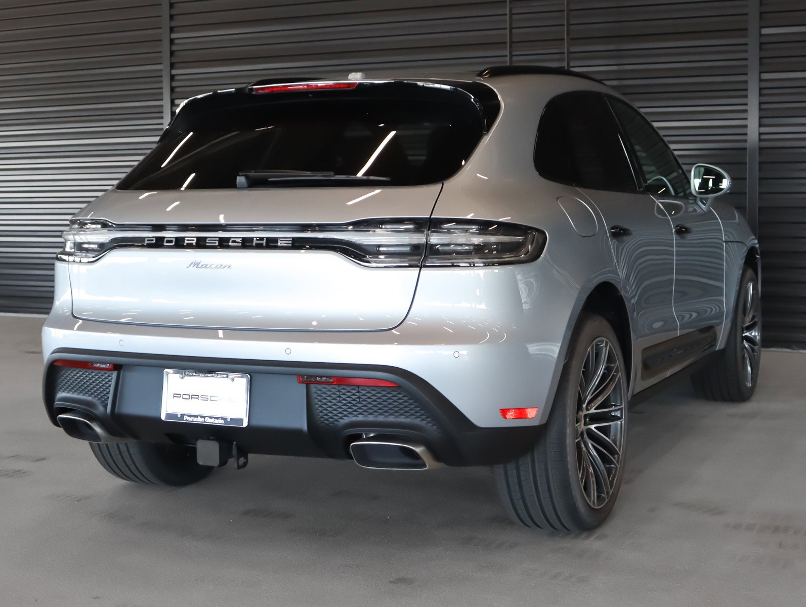 2025 Porsche Macan T photo 10