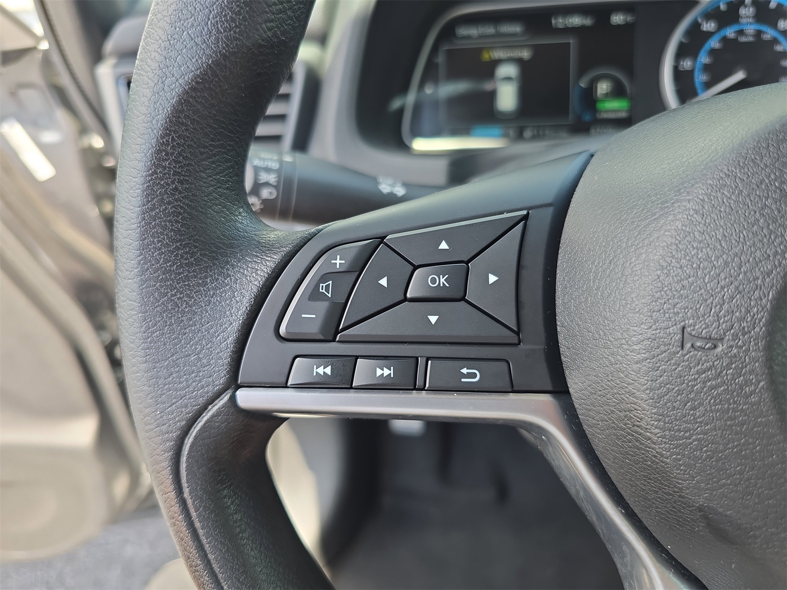 2023 Nissan Leaf S photo 22