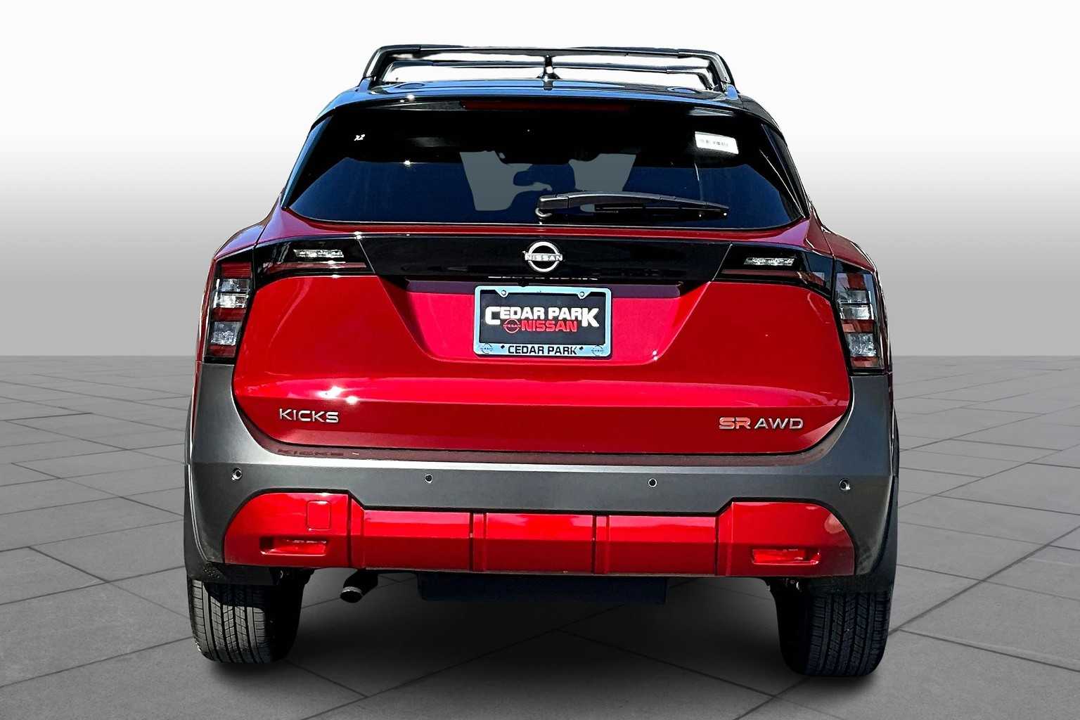 2026 Nissan Kicks SR photo 4