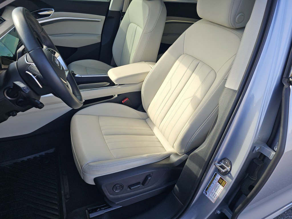 2022 Audi e-tron Premium photo 4